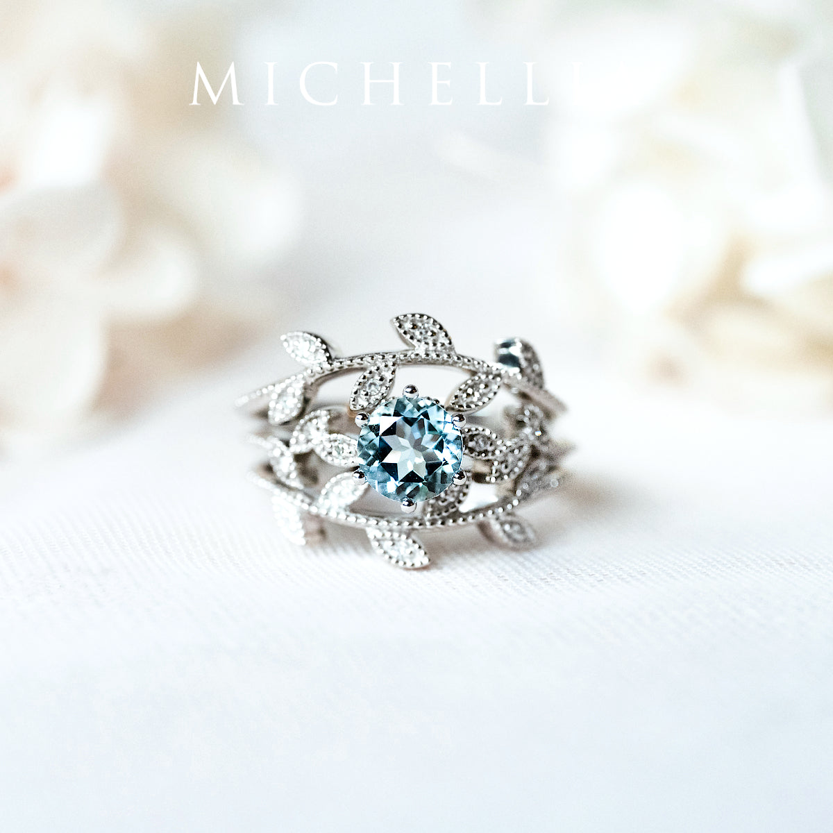 [Dahlia] Petite Floral Engagement Ring in Diamond / Moissanite