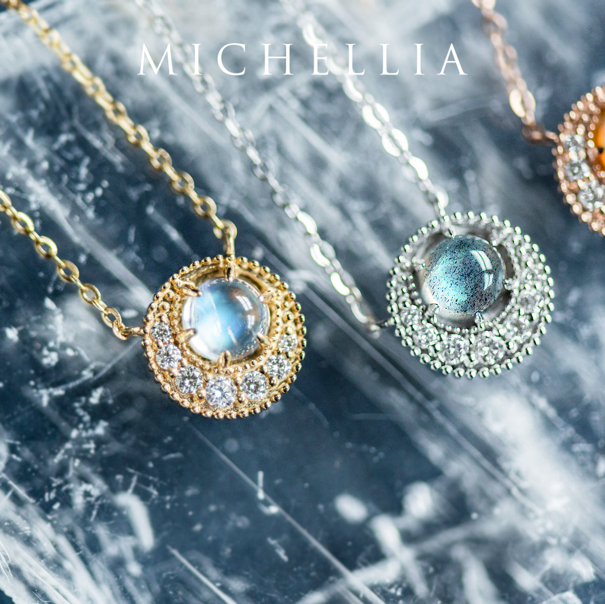 [Luna] Crescent Moon Necklace in Moonstone