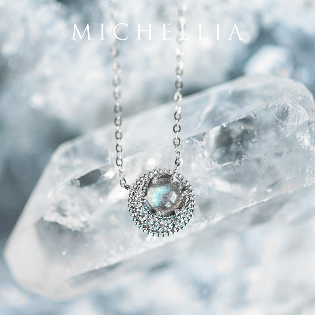 [Luna] Crescent Moon Necklace in Labradorite