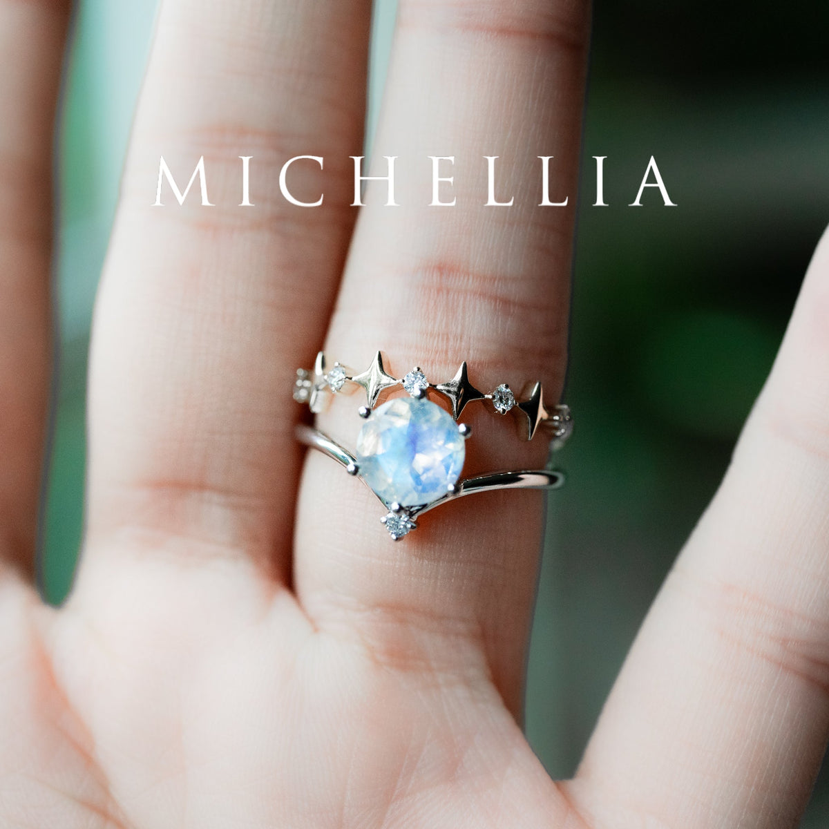[Aisha] Moonrise Engagement Ring in Diamond / Moissanite
