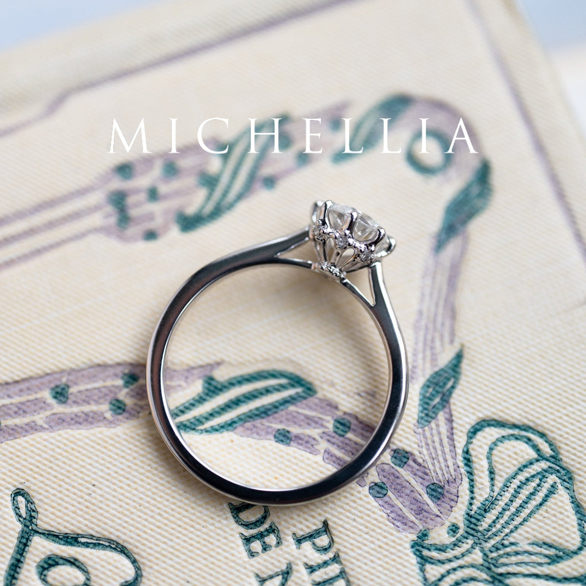 [Victoria] Classic Crown Solitaire Ring in Moonstone