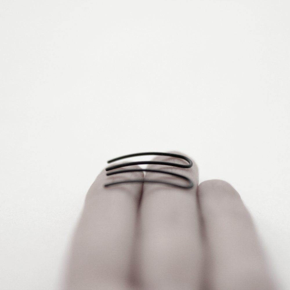 LINE 03 OXIDIZED EARRING