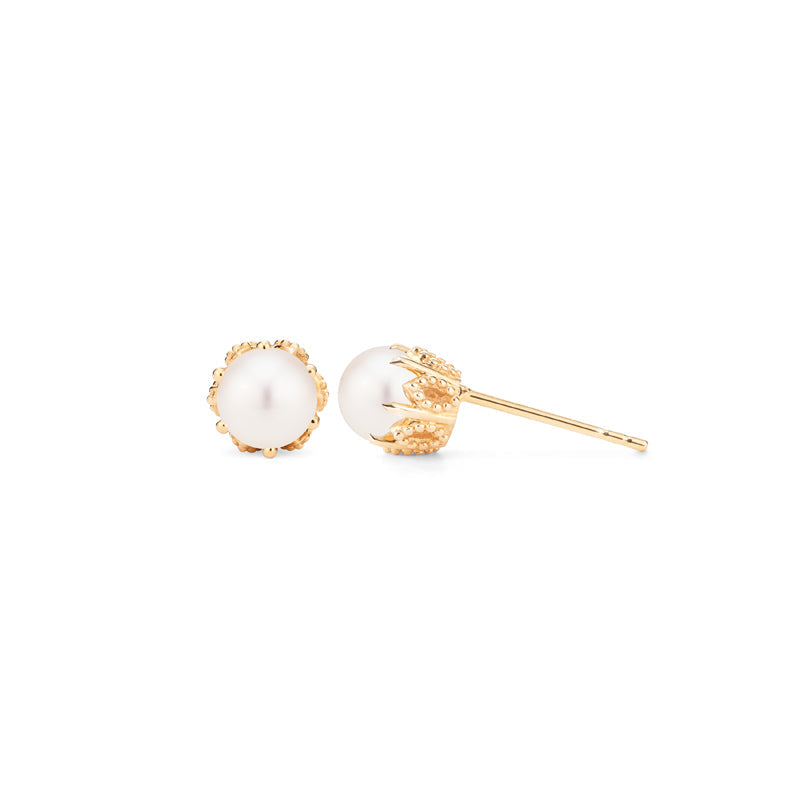 [Eden] Petite Floral Earrings in Akoya Pearl