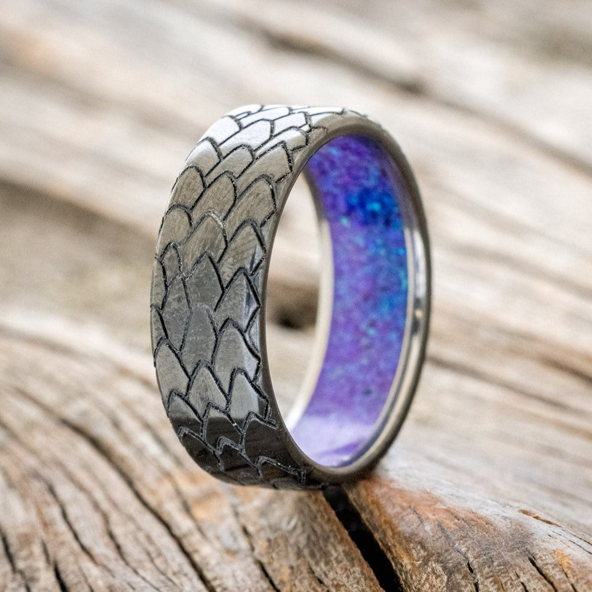 "Echo" - Dragon Scale Engraved Wedding Band With Sleepy Lavendar Opal Lining - Black Zirconium (8mm) - Size 9