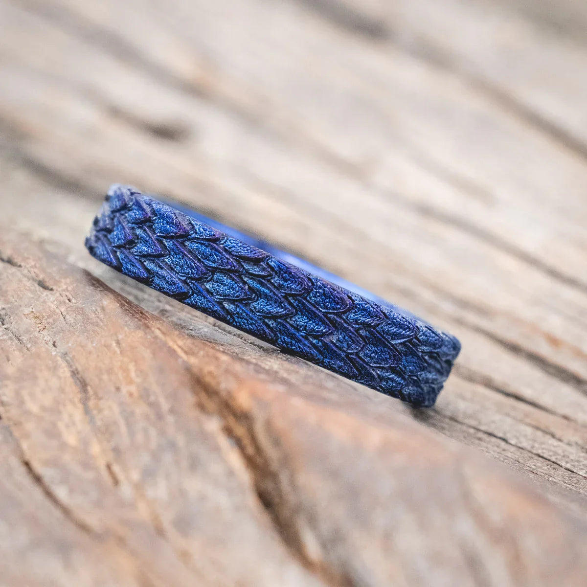 "Echo" - Fire-Treated Titanium Embossed 3D Dragon Scale Wedding Band - Titanium (4mm) - Size 10 1/2