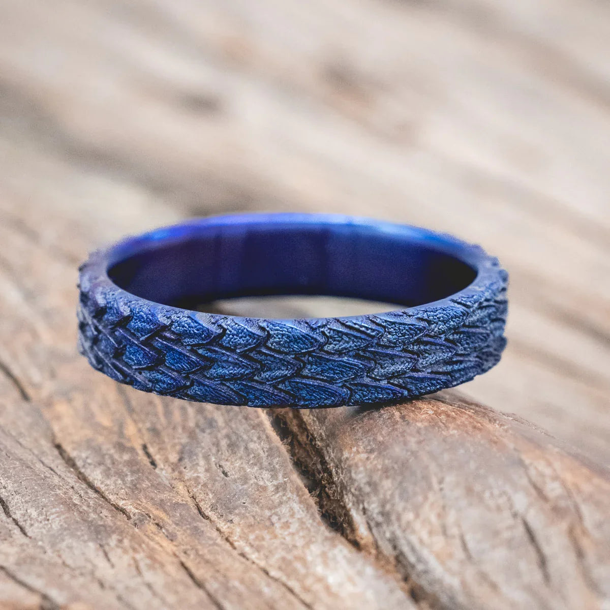 "Echo" - Fire-Treated Titanium Embossed 3D Dragon Scale Wedding Band - Titanium (4mm) - Size 10 1/2