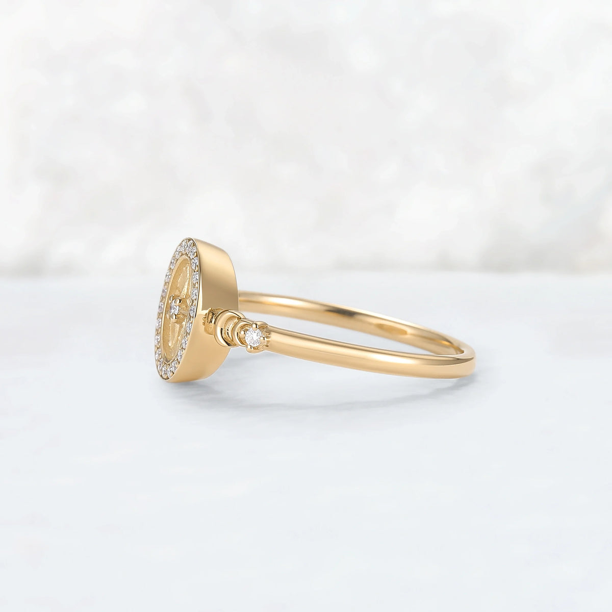 Eight-Pointed Star Rond Cut Moissanite Yellow Gold Signet Ring