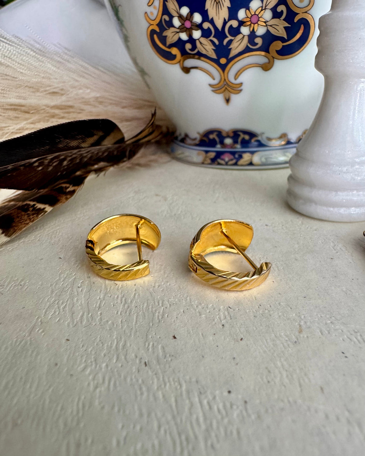 Estate 18k Diamond-Cut Huggie Hoop Earring