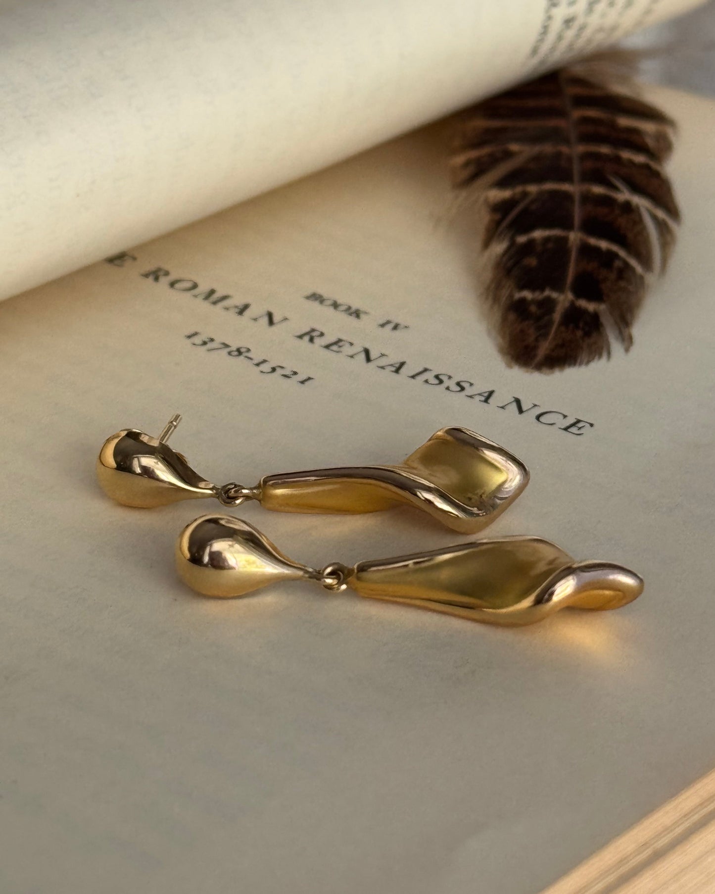 Vintage 18k Parisian Designer Swirl Earrings