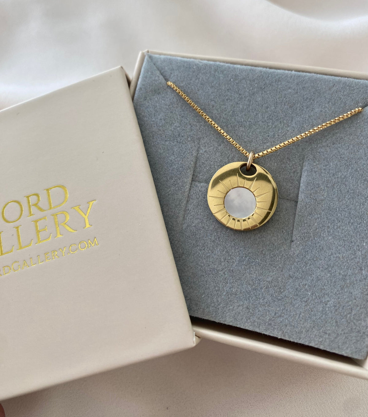 Gold Filled Medallion Coin Necklace Mother of Pearl Pendant Minimalist Layering Necklaces Thick Chunky Gold Coin Pendant Necklace Sun Disc