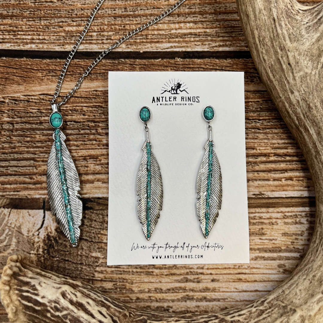 The Feather Pendant Necklace