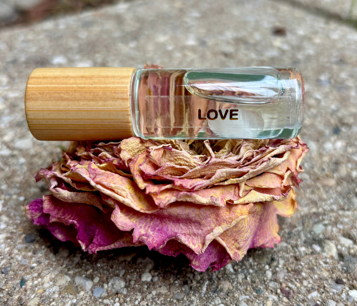 FREE gift on orders over $100 💕