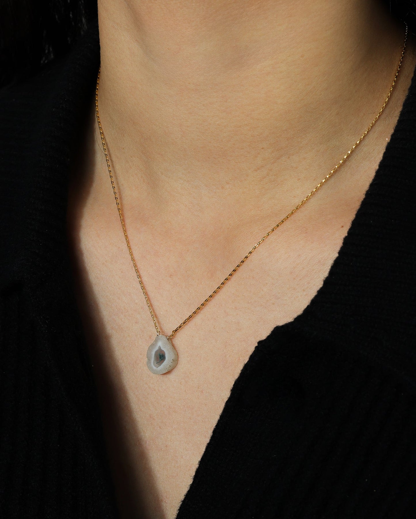 Peacock Quartz Slice Box Chain Necklace | 10mm