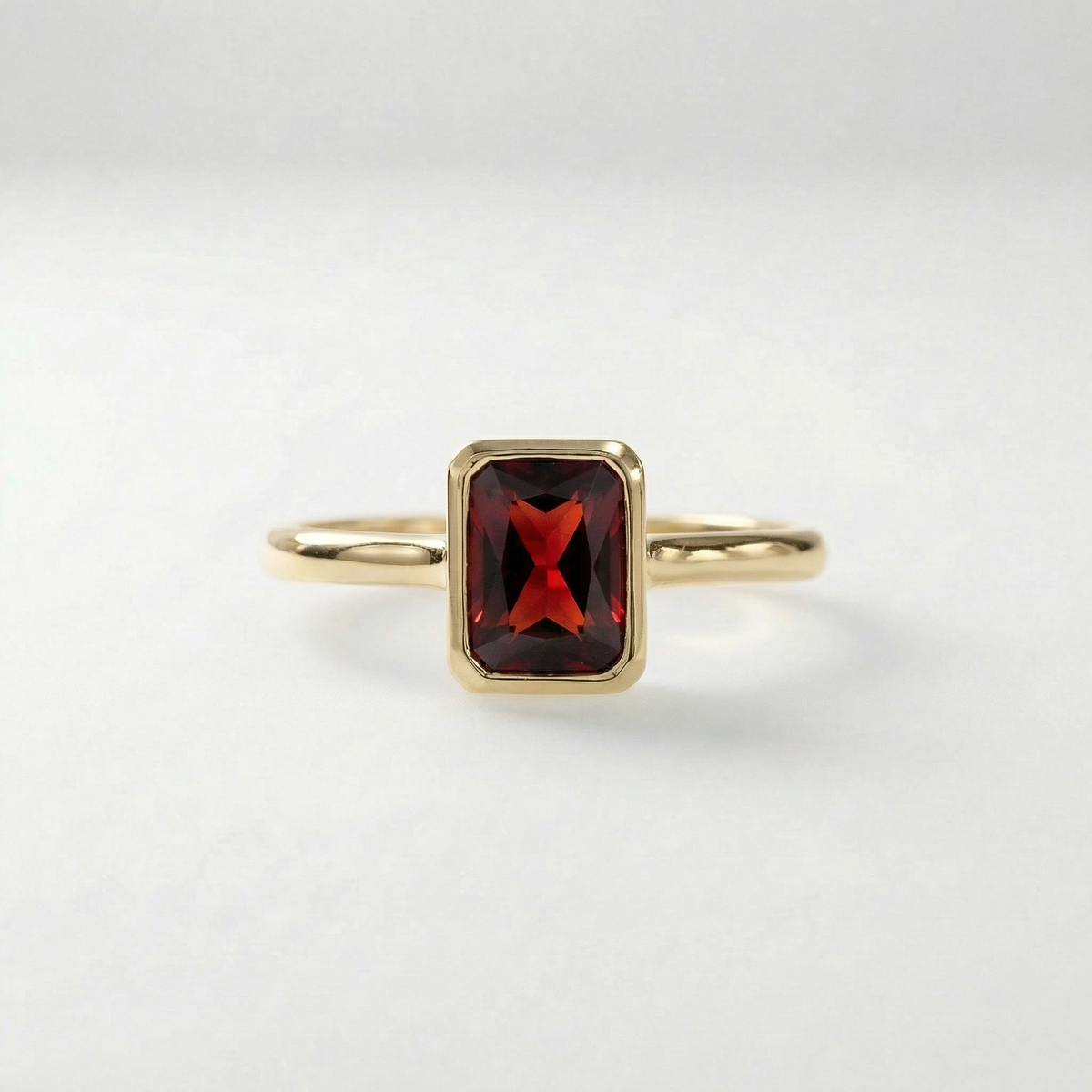 The Classic Bezel Ring | Garnet