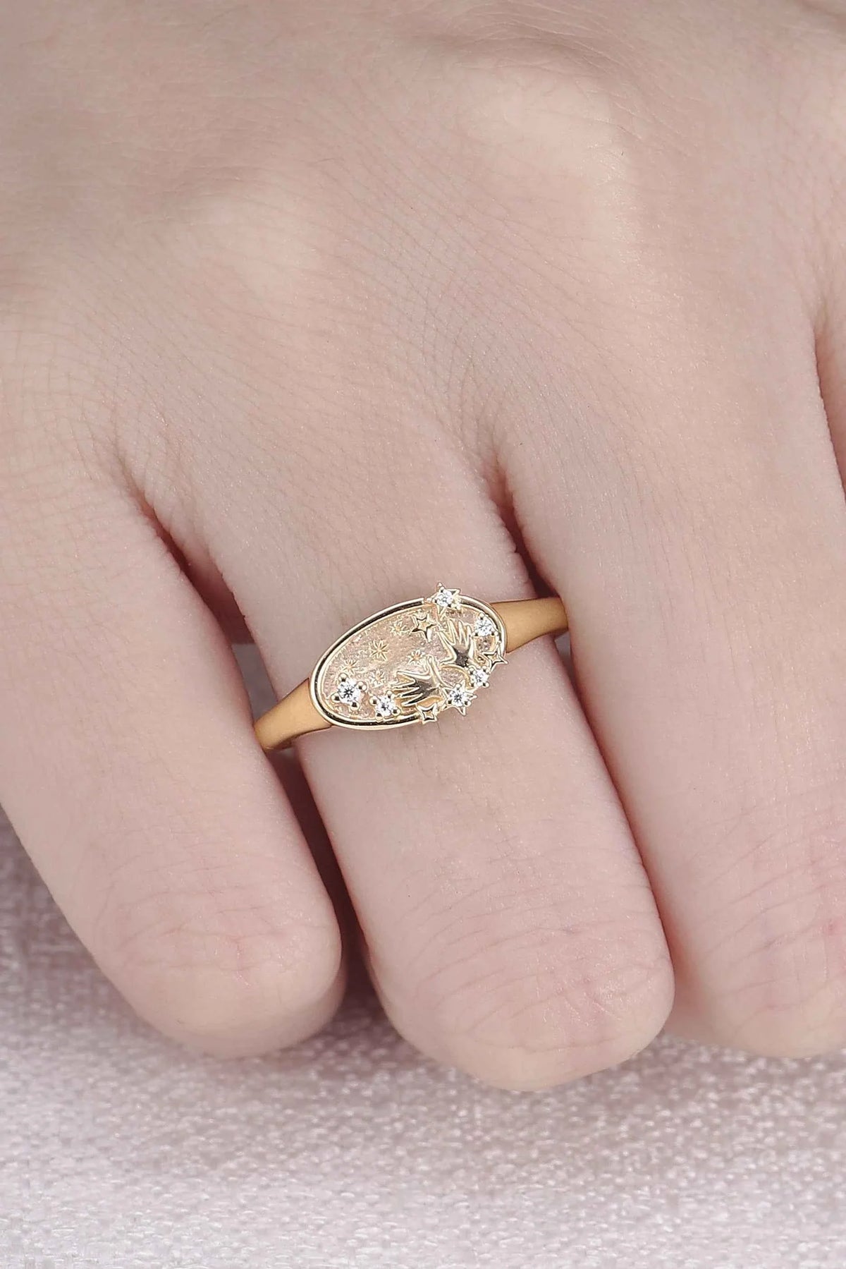 Graduation Ring Rond Cut Moissanite Yellow Gold Signet Ring
