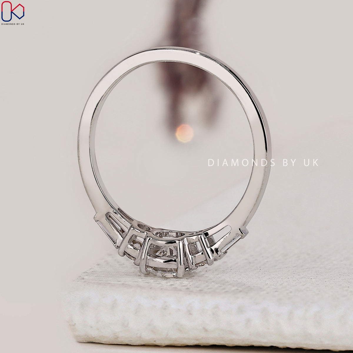 Round Cut 5 Stone Diamond Ring In White Gold