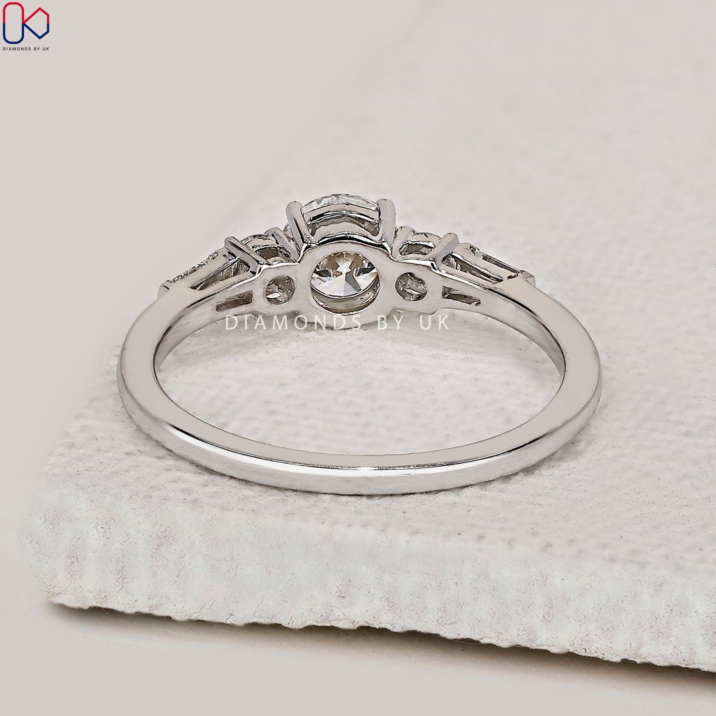 Round Cut 5 Stone Diamond Ring In White Gold
