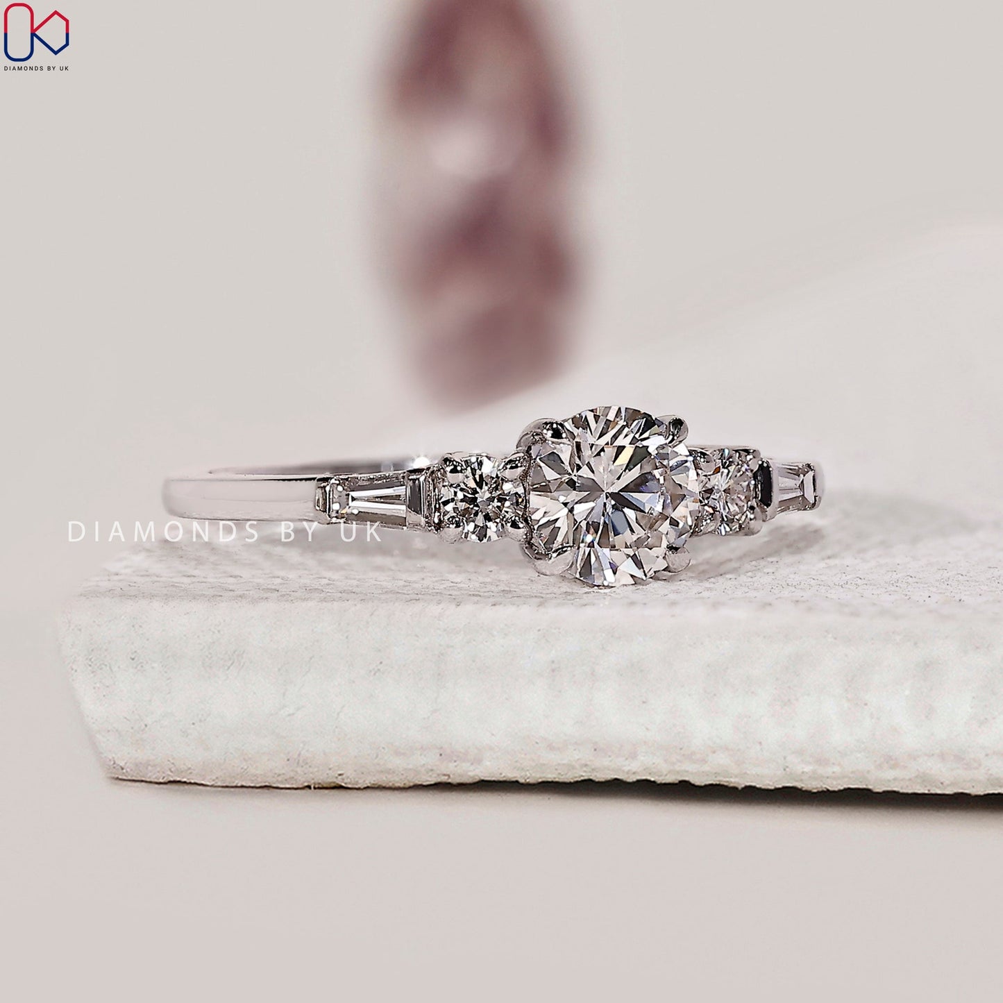 Round Cut 5 Stone Diamond Ring In White Gold