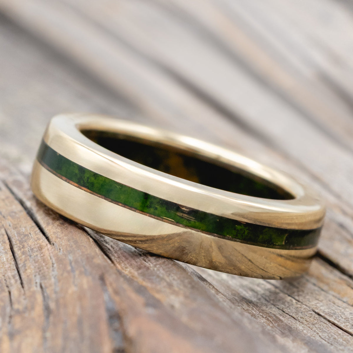 "Vertigo" - Mossy Patina Copper Inlay & Lining Wedding Ring - 14K Yellow Gold (6mm) - Size 7 1/4