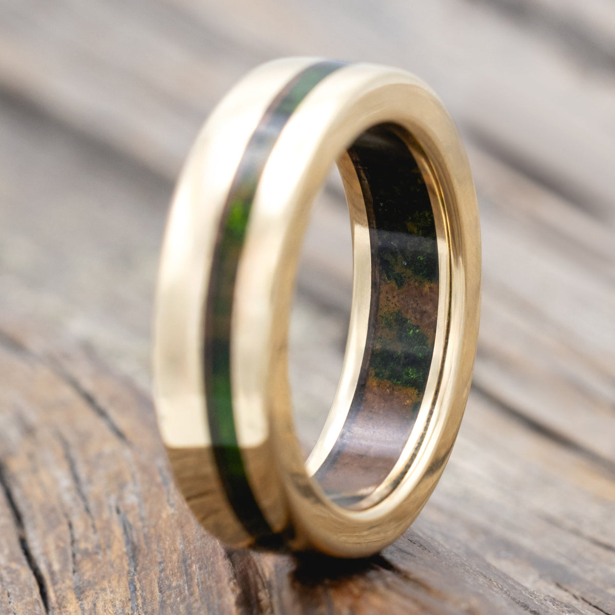 "Vertigo" - Mossy Patina Copper Inlay & Lining Wedding Ring - 14K Yellow Gold (6mm) - Size 7 1/4