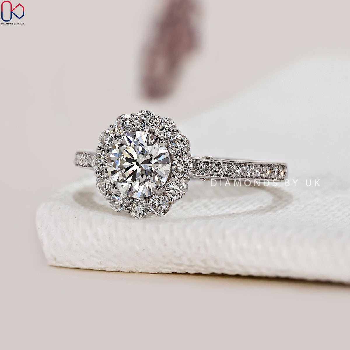 Round Cut Halo Diamond Engagement Ring In White Gold