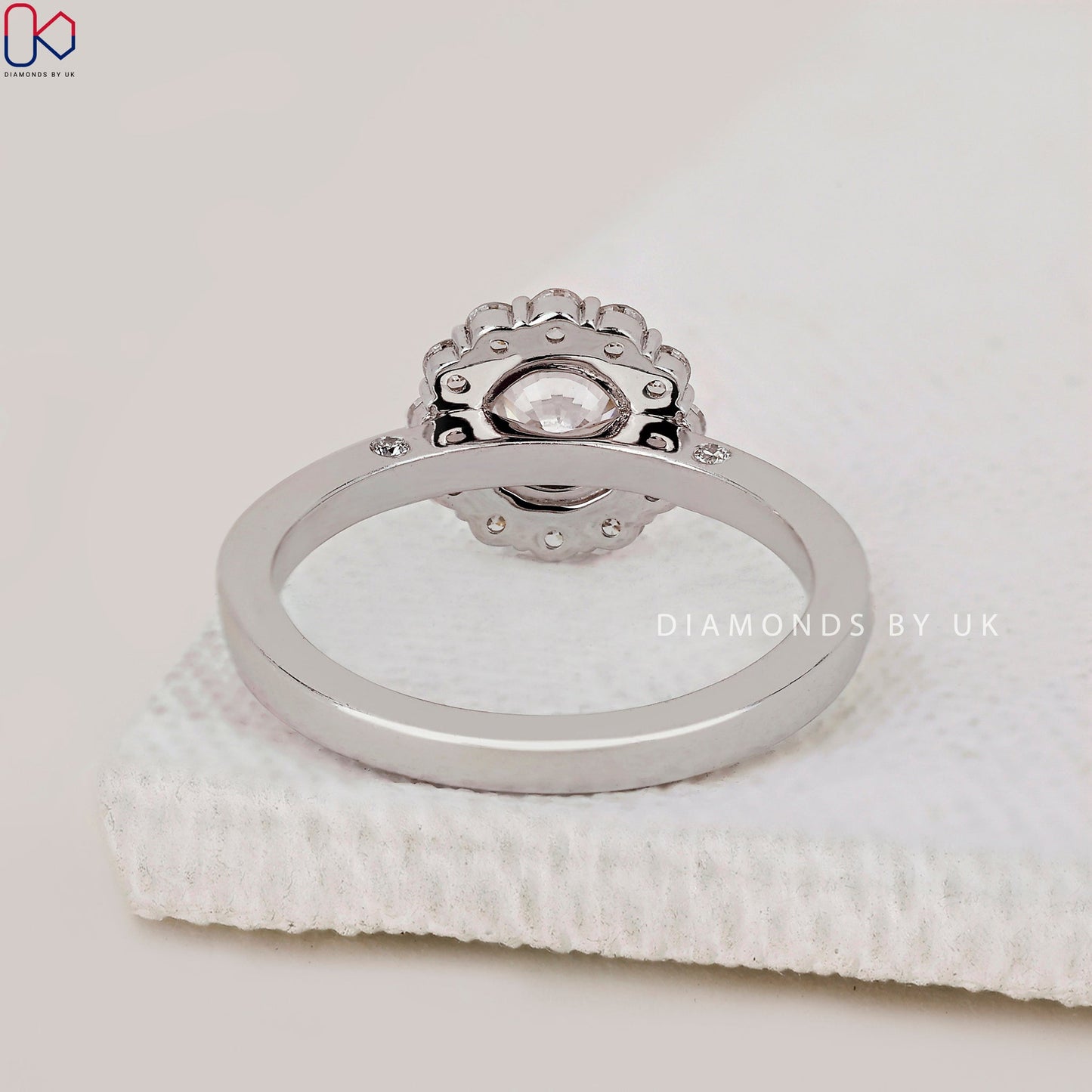 Round Cut Halo Diamond Engagement Ring In White Gold