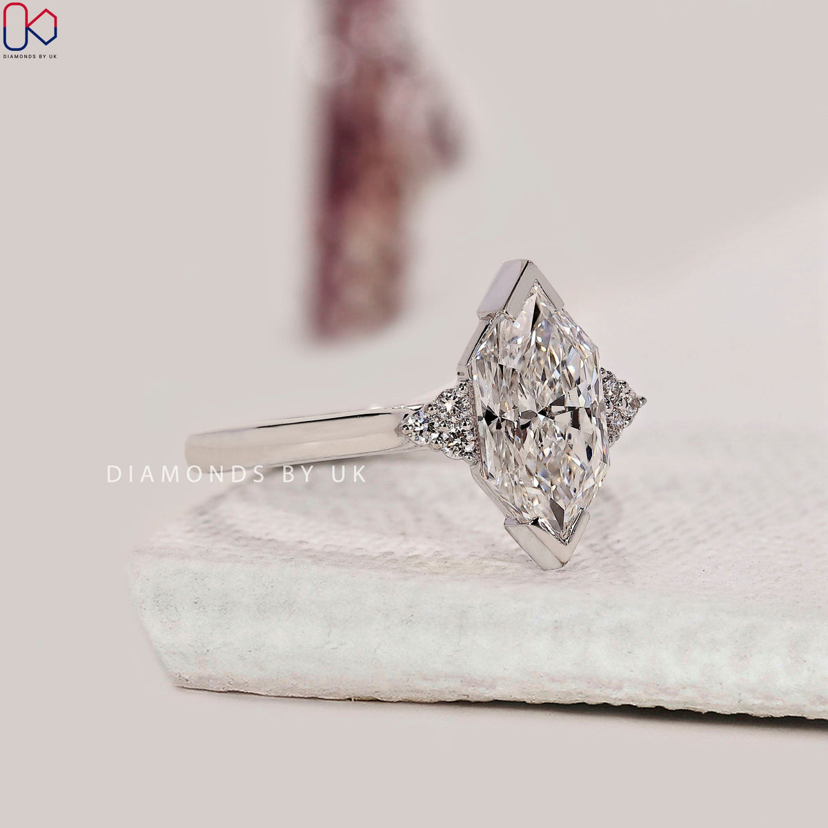 Dutch Marquise Engagement Ring With Muse Setting