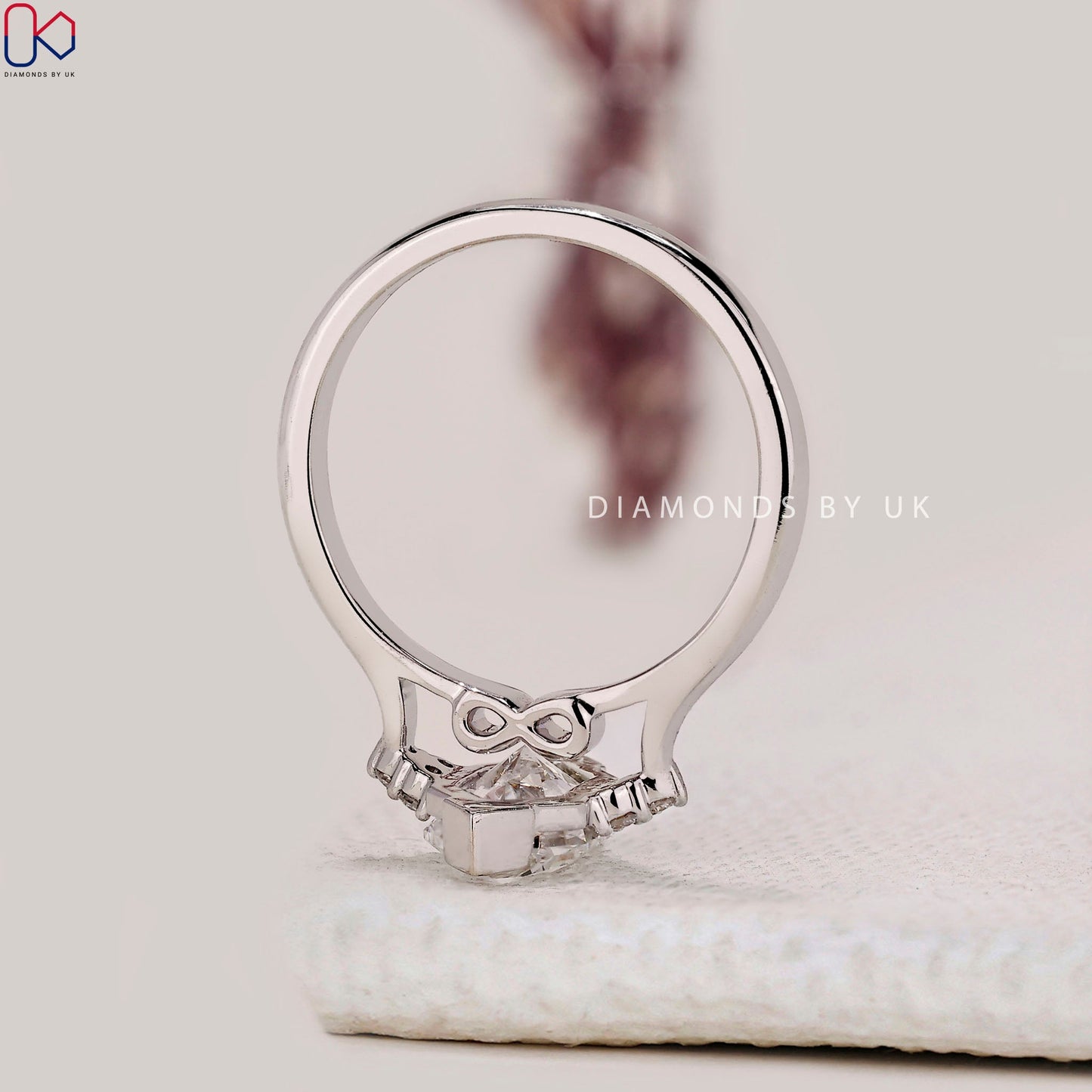 Dutch Marquise Engagement Ring With Muse Setting