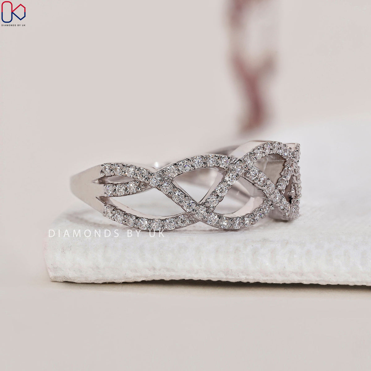 Round Diamond Wave Wedding Band