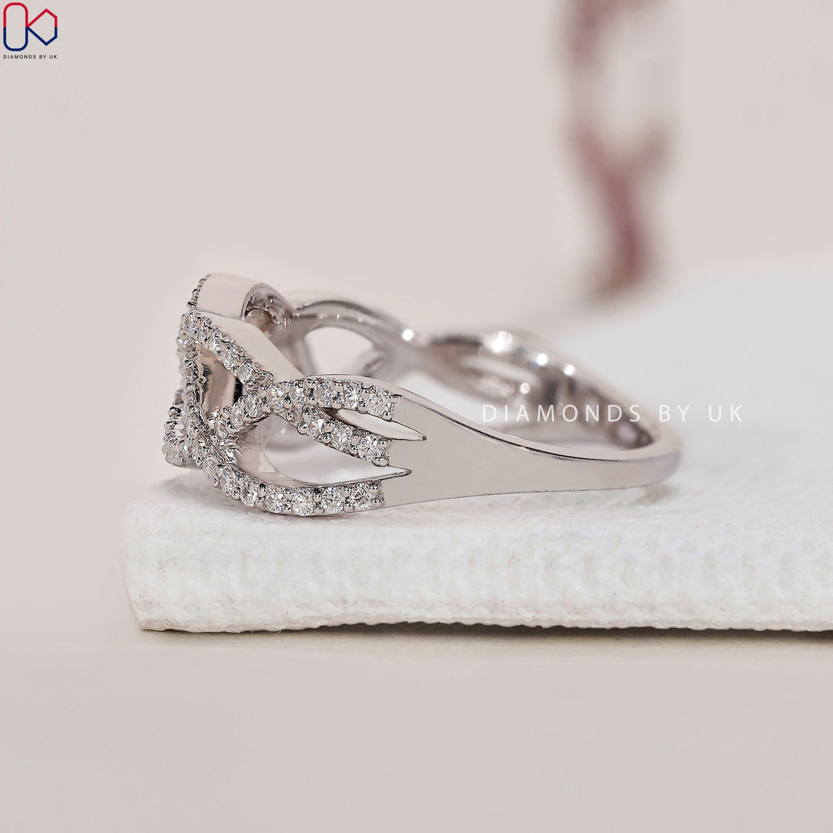 Round Diamond Wave Wedding Band