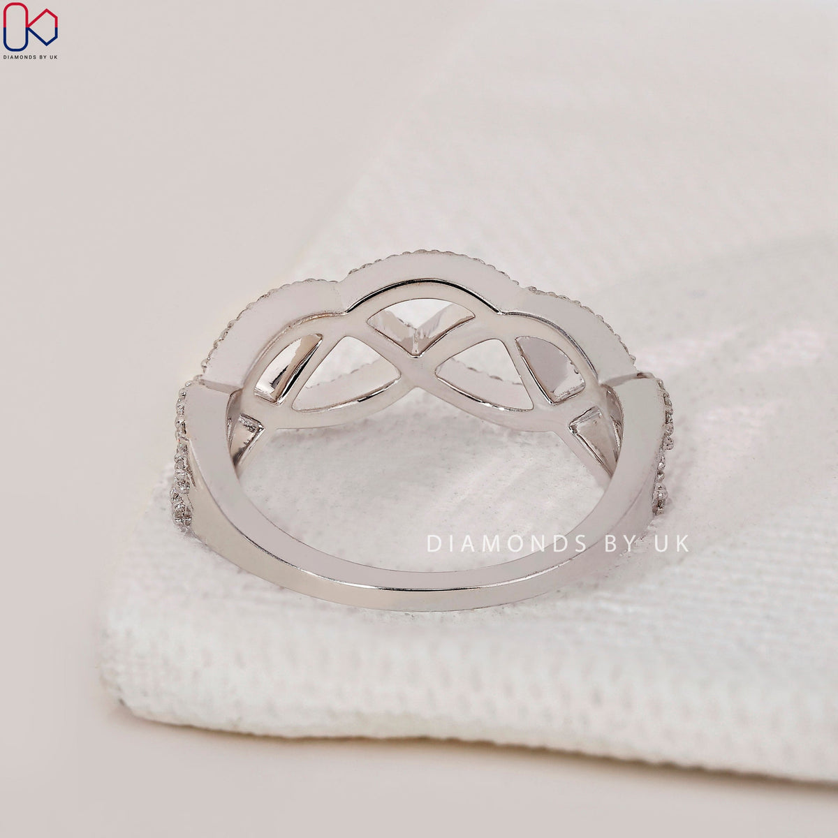 Round Diamond Wave Wedding Band