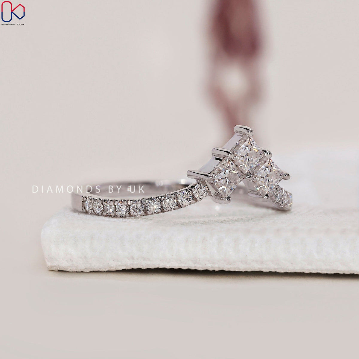V Shaped Princess Cut And Round Diamond Band