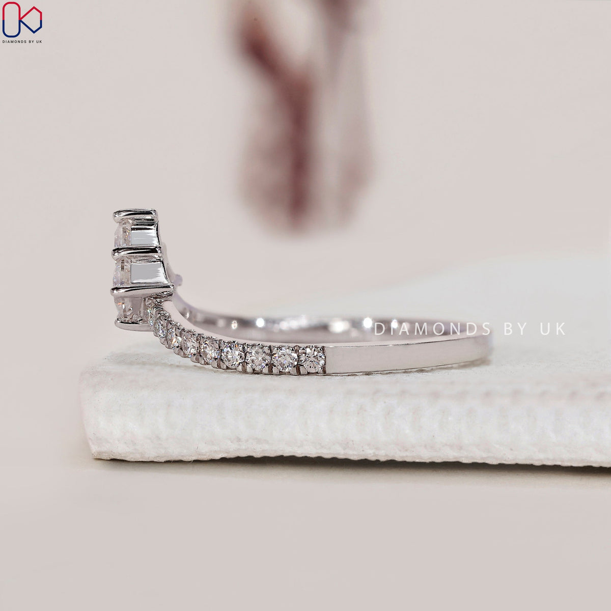 V Shaped Princess Cut And Round Diamond Band