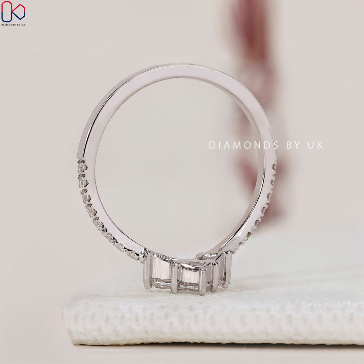 V Shaped Princess Cut And Round Diamond Band