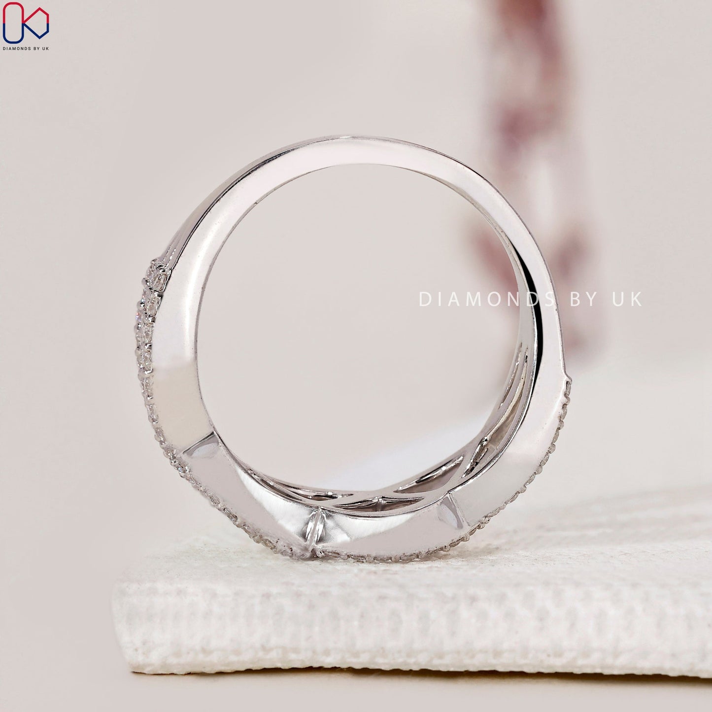 Round Diamond Wave Wedding Band