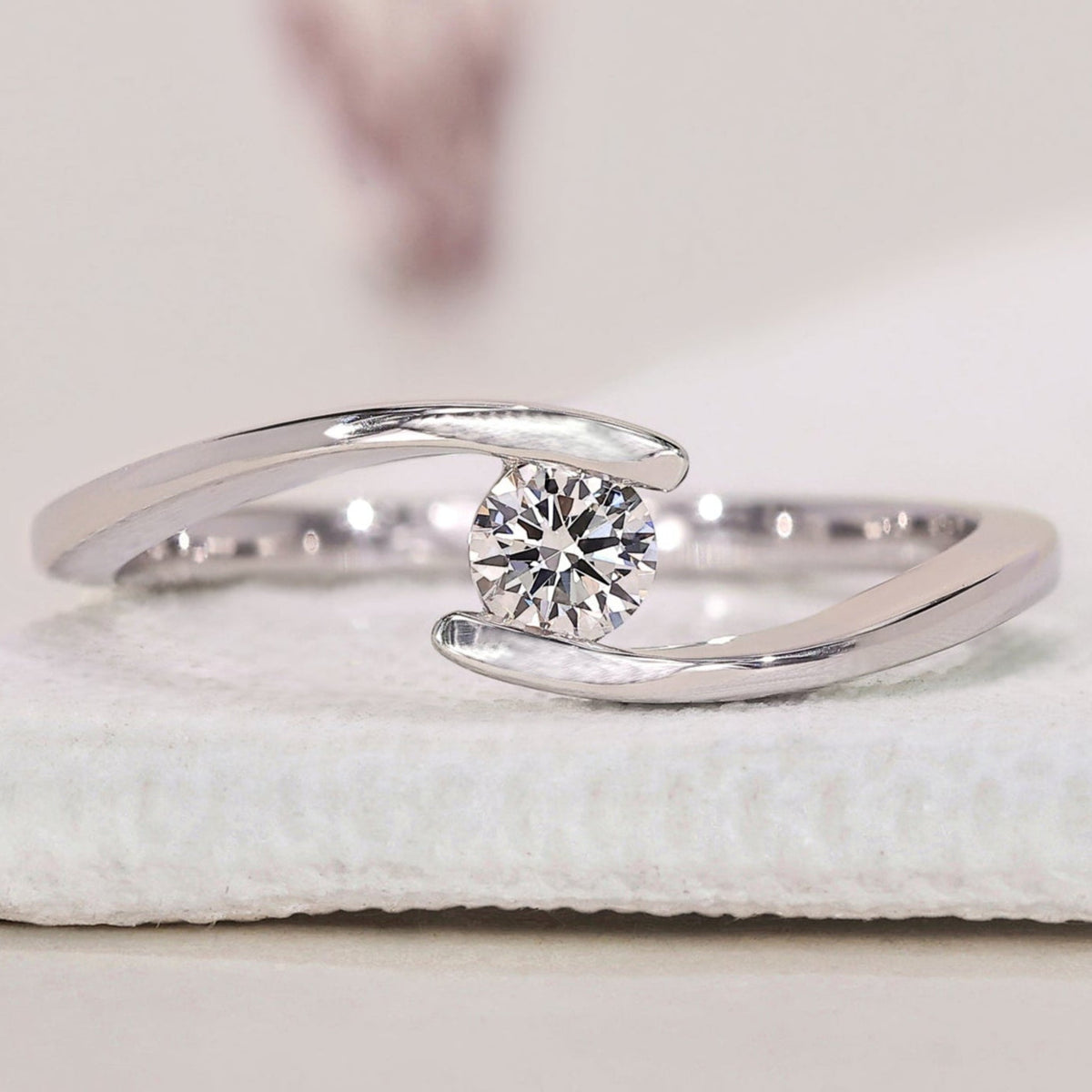Solitaire Diamond Ring - Round Diamond