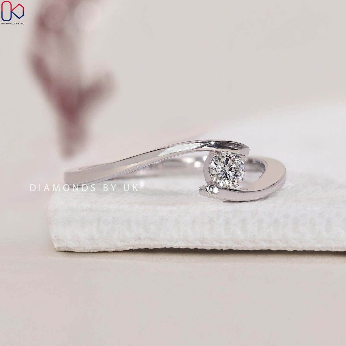 Solitaire Diamond Ring - Round Diamond