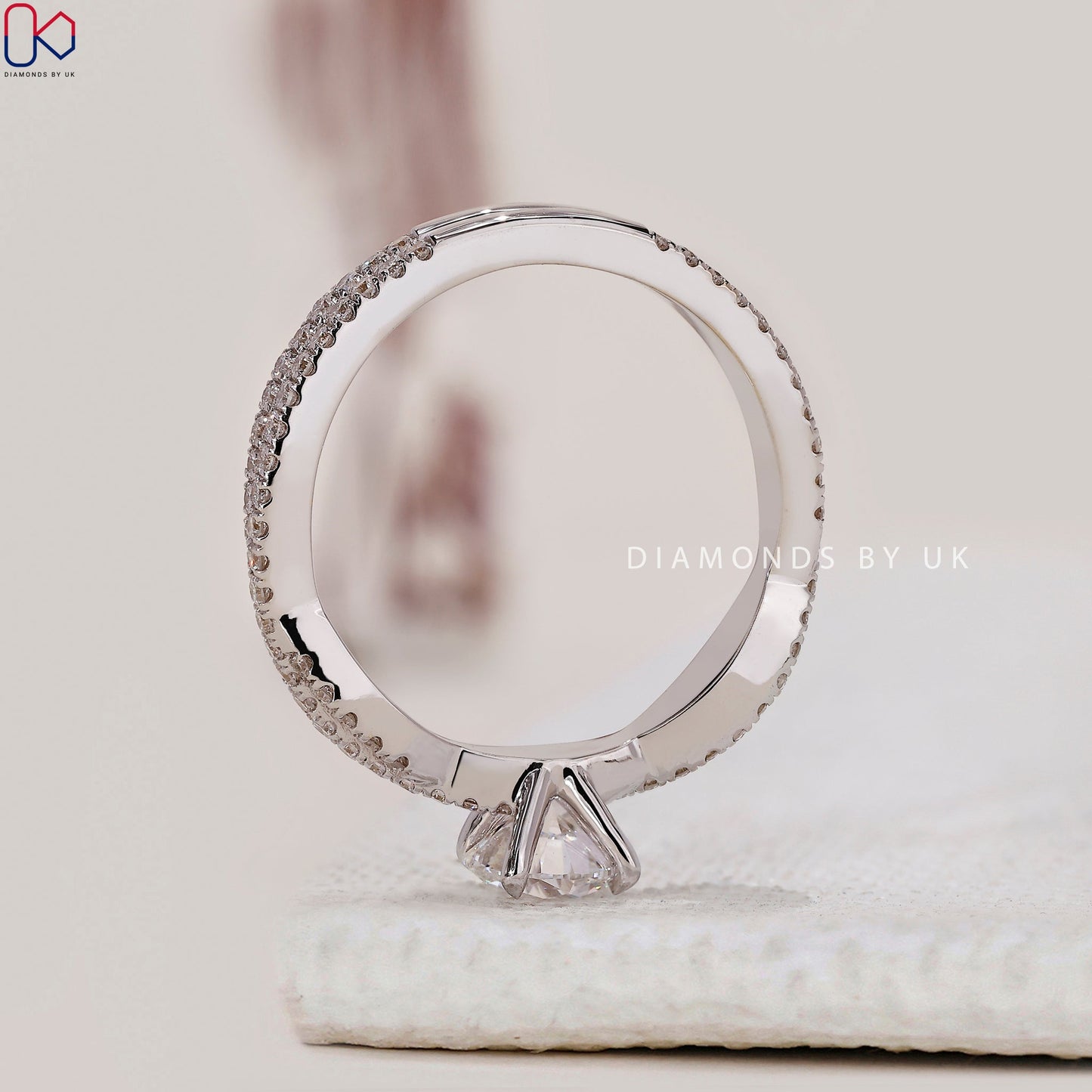 Round Cut Diamond Ring With Twisted Pave Set