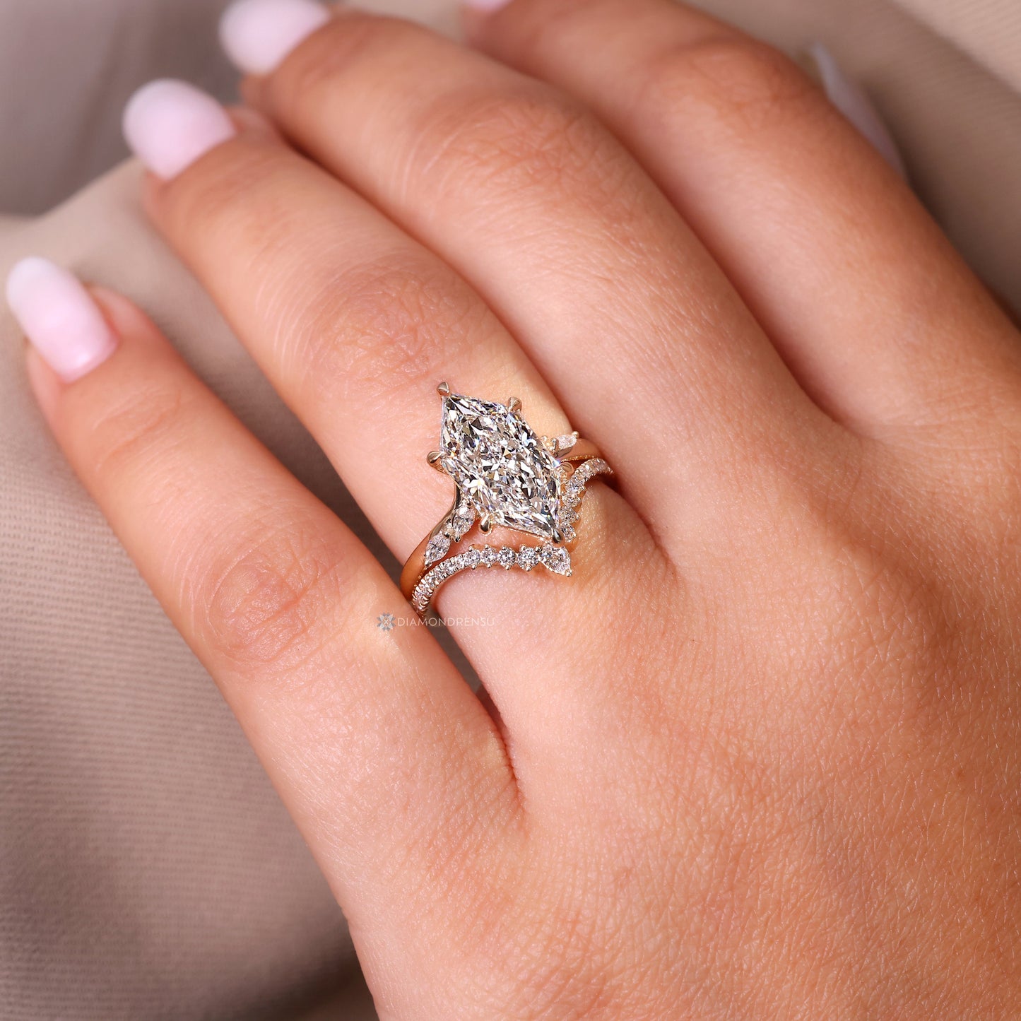 Dutch Marquise Wedding Ring with Pear and Round Diamond Band