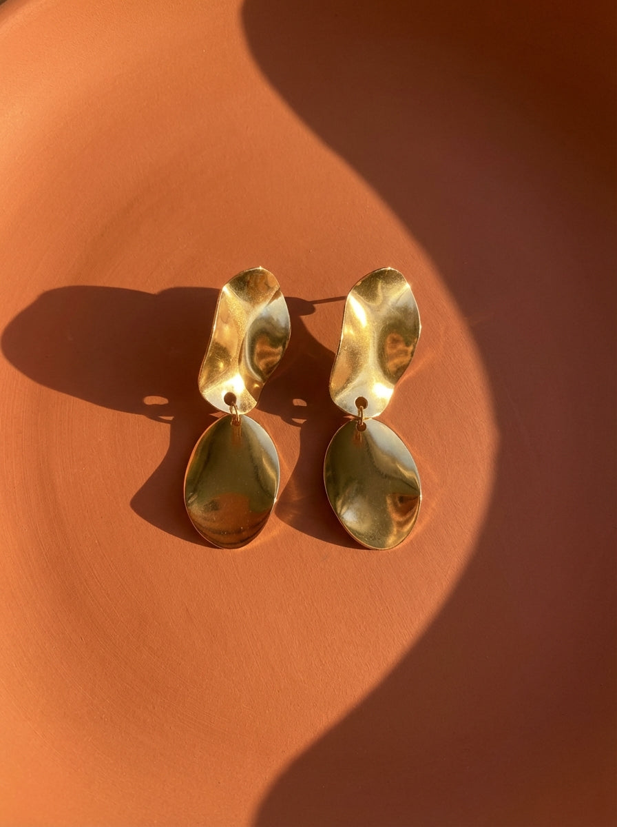 Boucles d'oreilles Lady | Puces Oversized Déstructurées Dorées – Parisienne Chic
