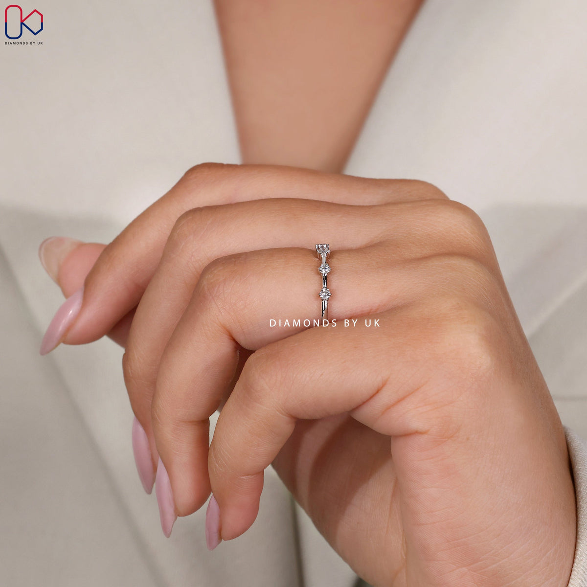 Round Cut White Gold Diamond Wedding Band