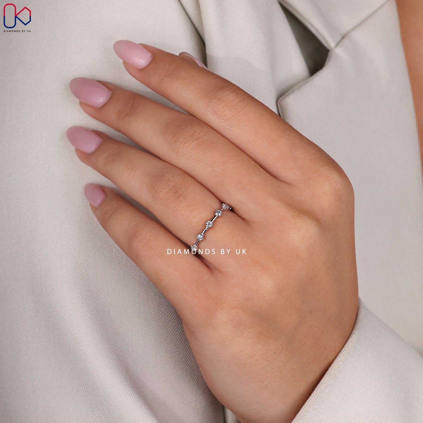 Round Cut White Gold Diamond Wedding Band