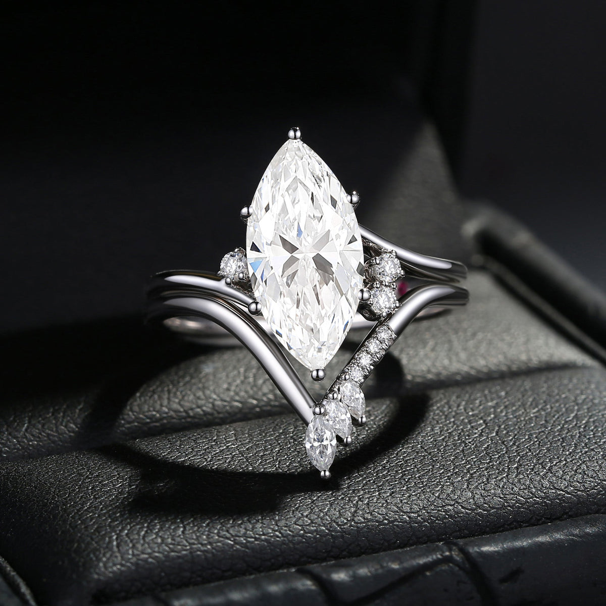 Classic Style Marquise Cut IGI Certificated Lab Grown Diamond Twist Engagement Ring Bridal Set