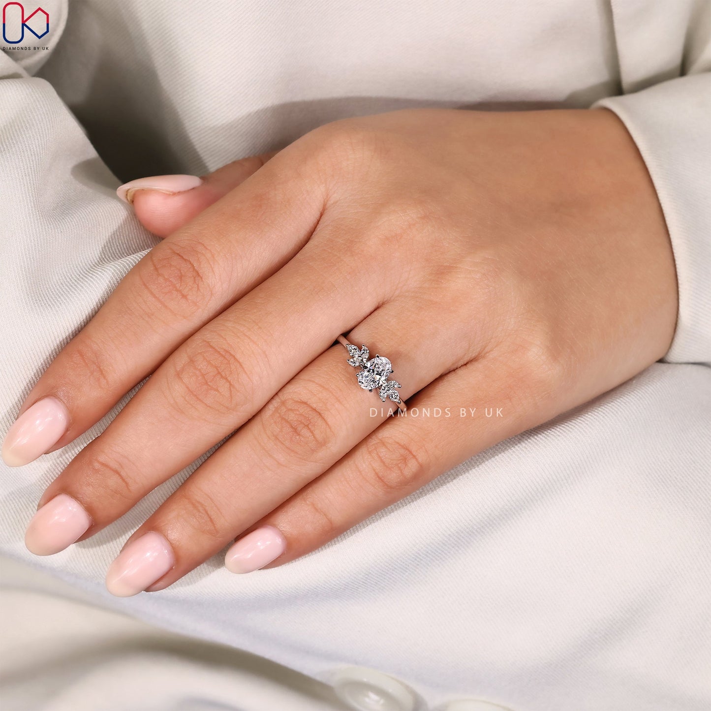 Oval Cut Diamond Ring With Muse Setting