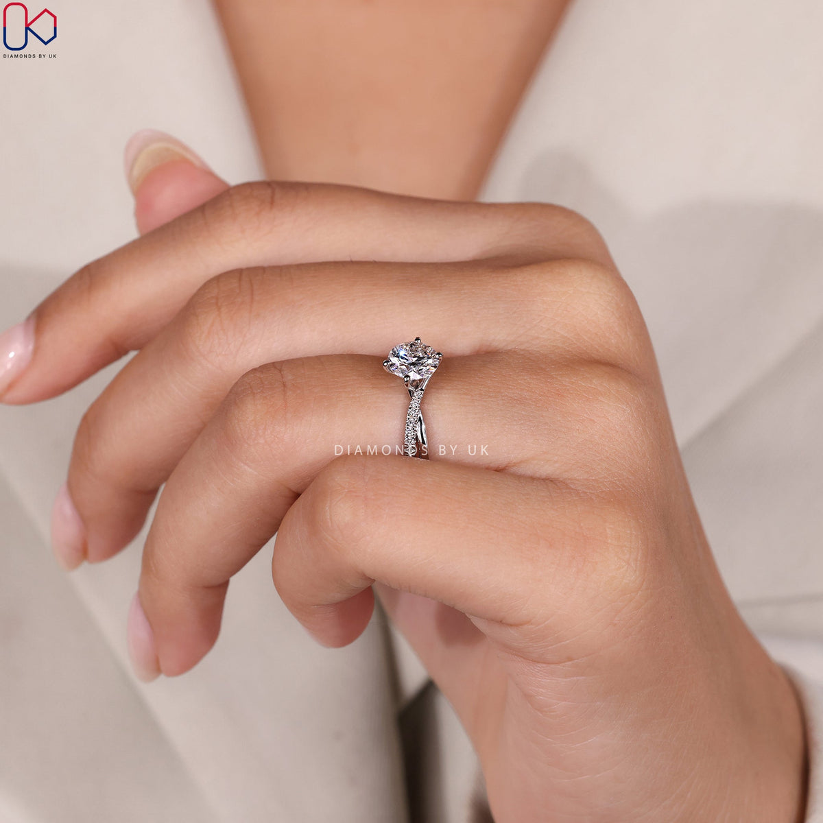 Round Cut White Gold Engagement Ring