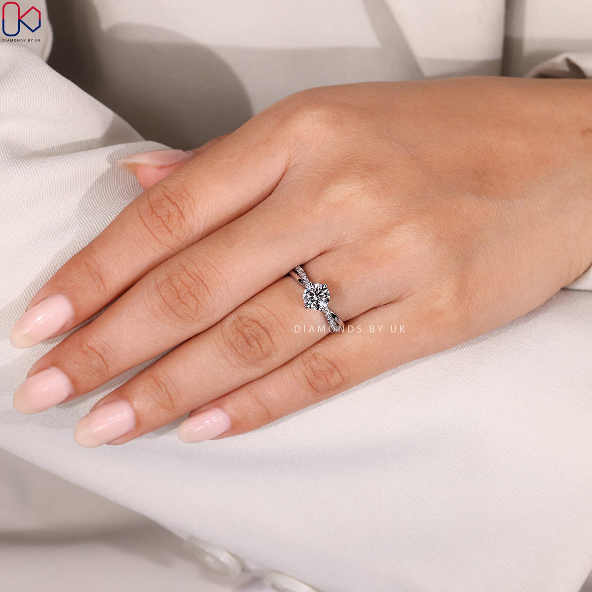 Round Cut White Gold Engagement Ring