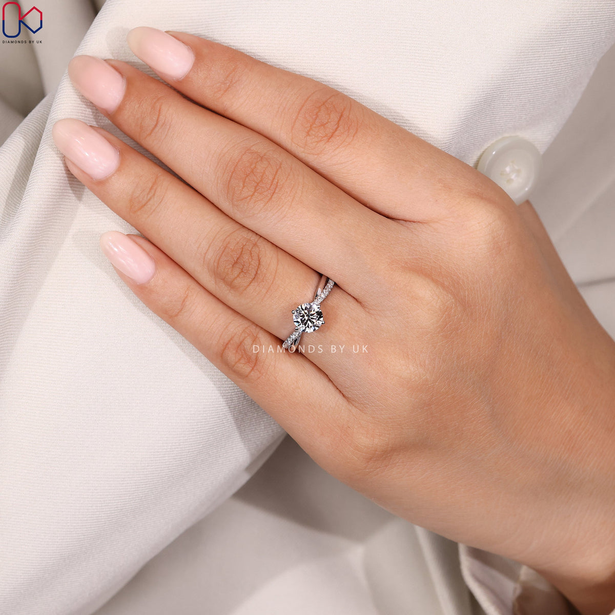 Round Cut White Gold Engagement Ring