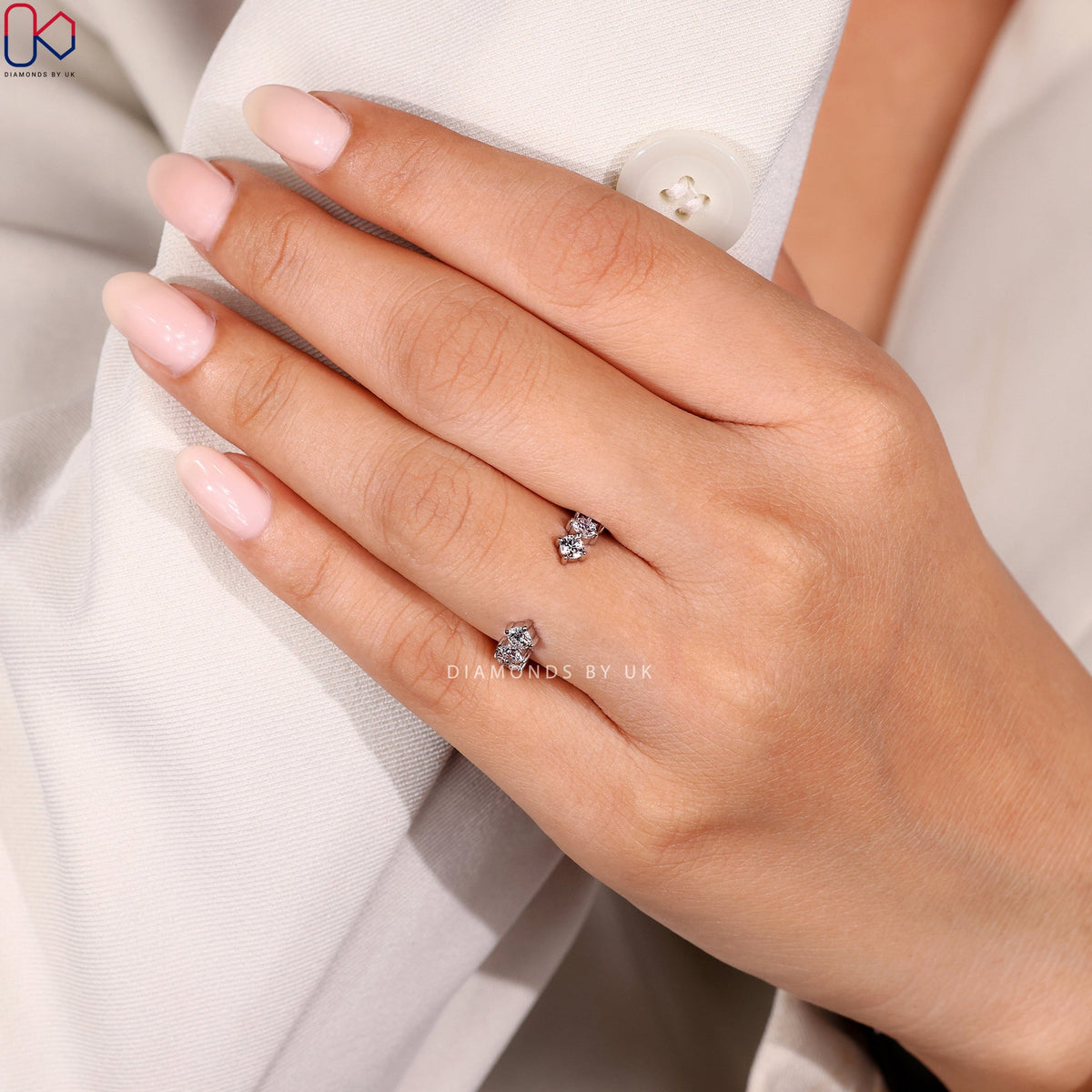 6 Stone Round Diamond Wedding Band