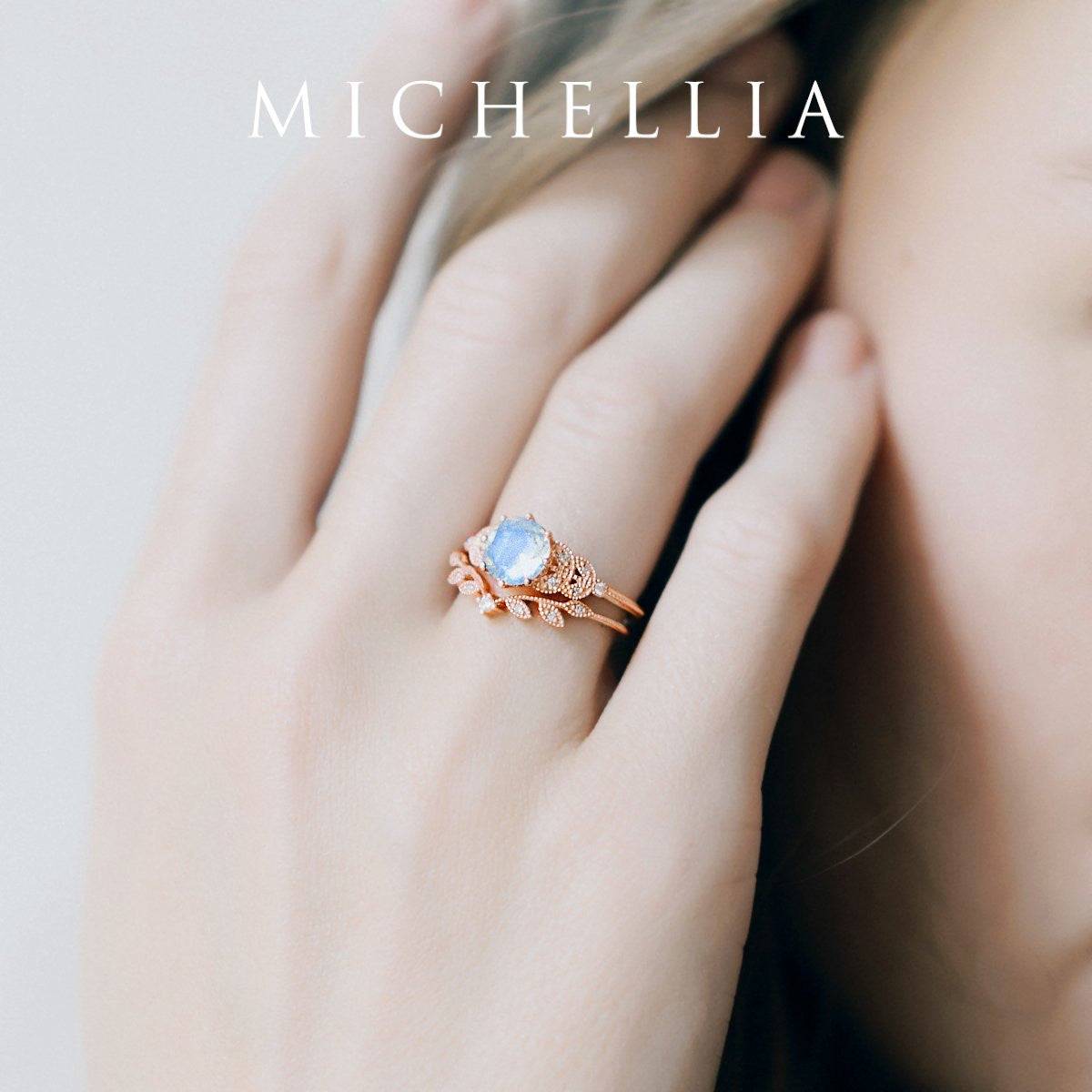[Kerensa] Classic Floral Engagement Ring in Diamond / Moissanite