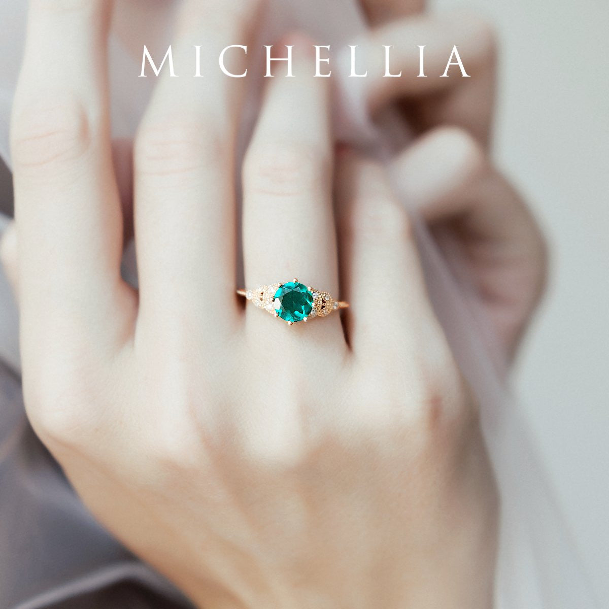 [Kerensa] Classic Floral Engagement Ring in Lab Emerald